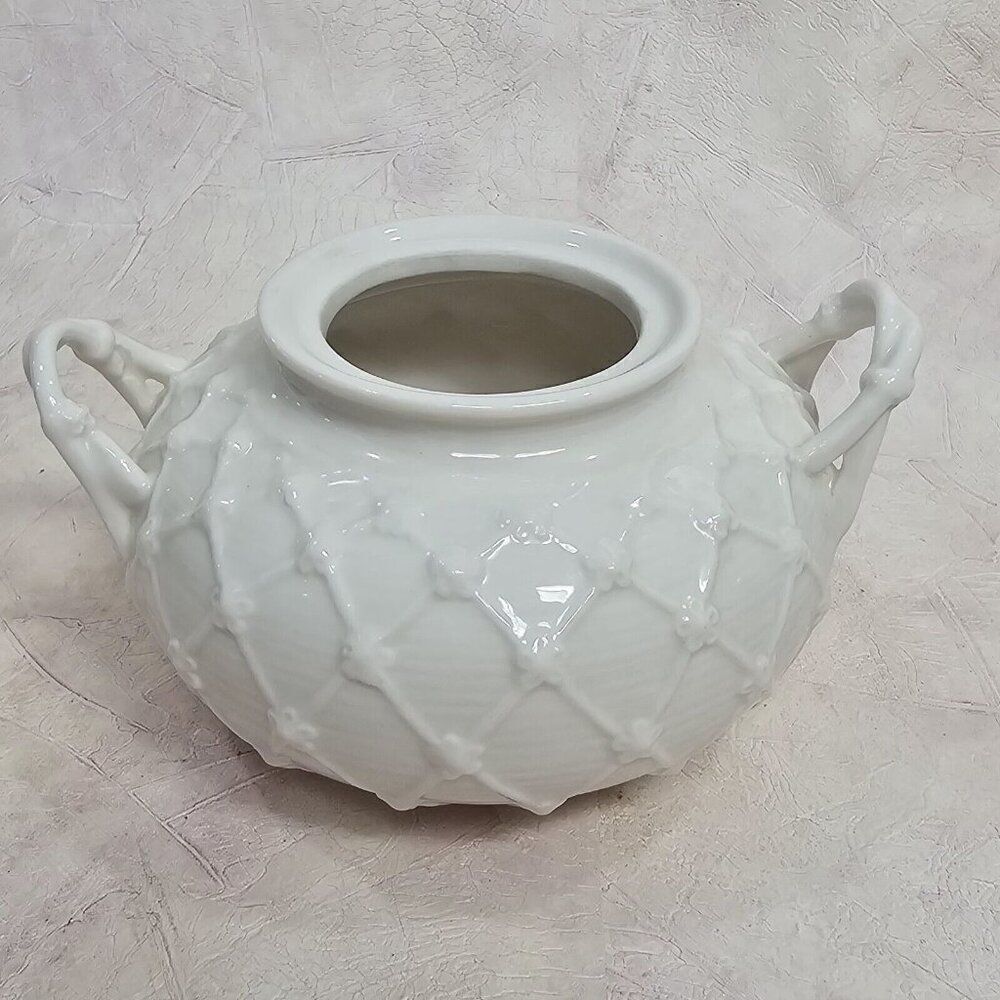 Grace's Teaware Sugar Bowl Bird Finial Lattice Design White Porcelain - No‎ Lid